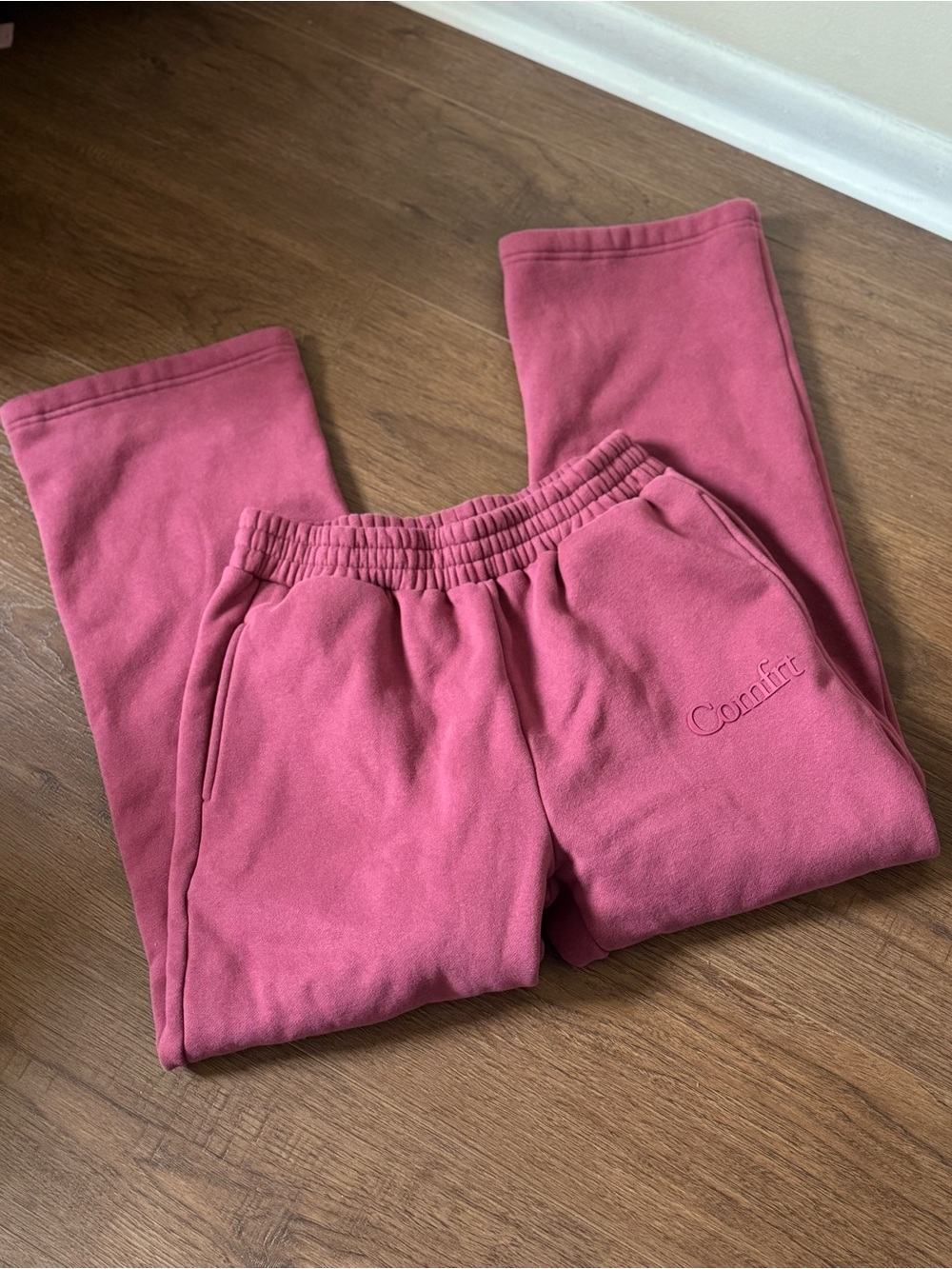 Comfrt Straight Leg Sweatpants In Shade Raspberry Size Medium - Picture 2 of 2